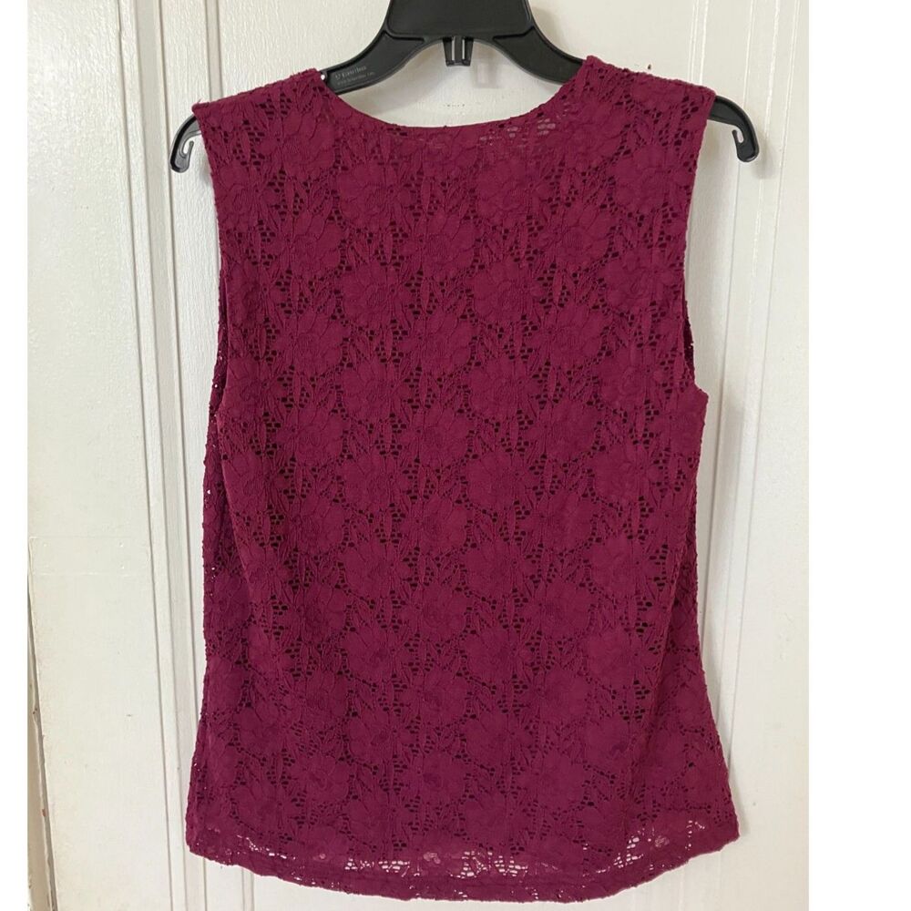 Raspberry lace tank - Picture 2 of 6